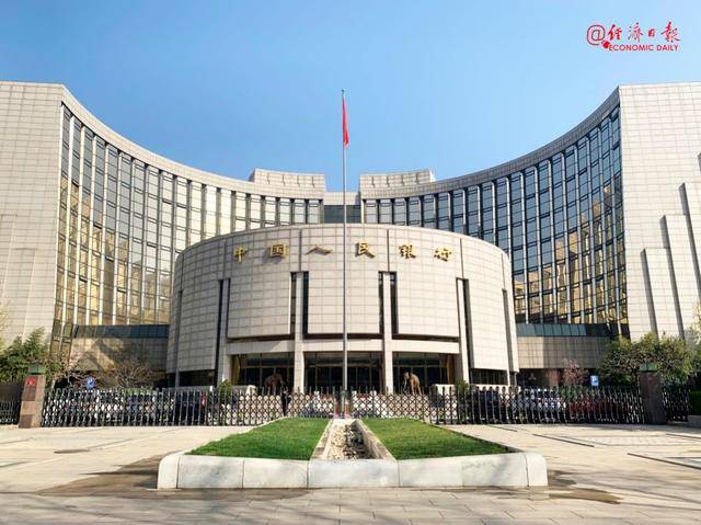 第七届进博会会期过半 各交易团达成意向合作近600项；2024年三季度末，金融机构人民币各项贷款余额253.61万亿元