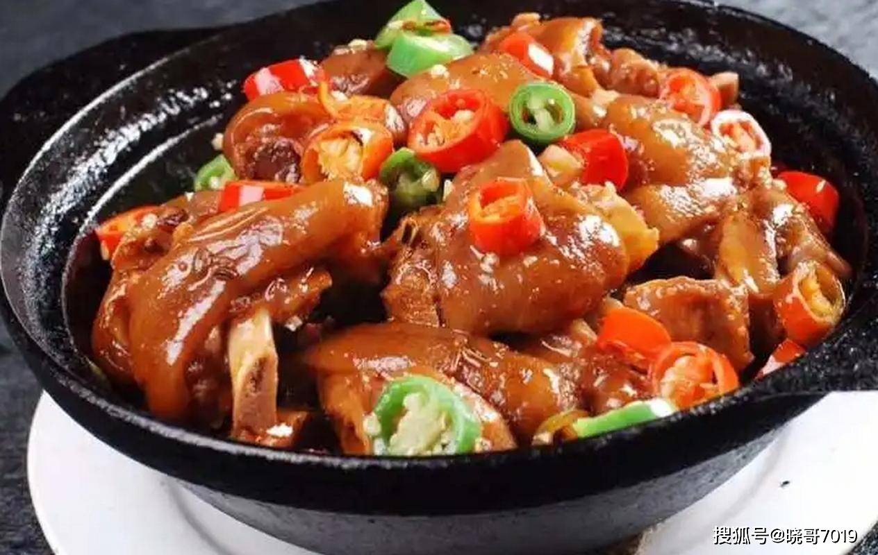 火爆全网！香辣猪蹄：软糯Q弹，一口上瘾的美味传奇！