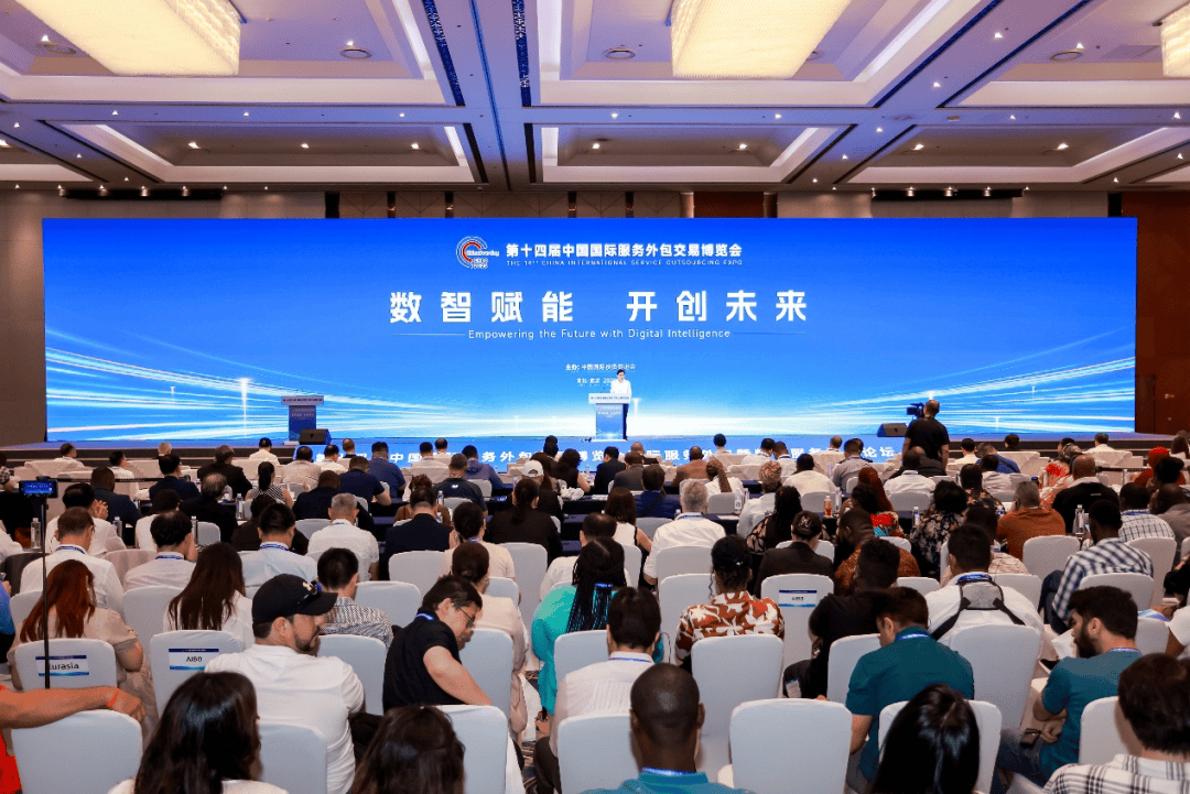 璞华闪耀2025服博会：璞华易研、璞华易投、璞华易贷、璞华易知ChatBI、璞公英教学平台……数智重构价值链，全球生态加速成型