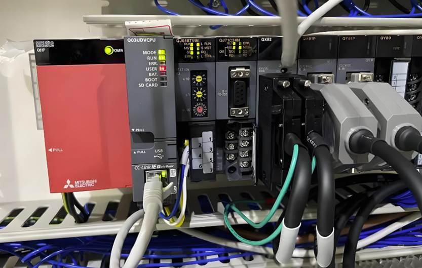 三菱 PLC Q04UDEH 配以太网模块，连上位机与触摸屏方案